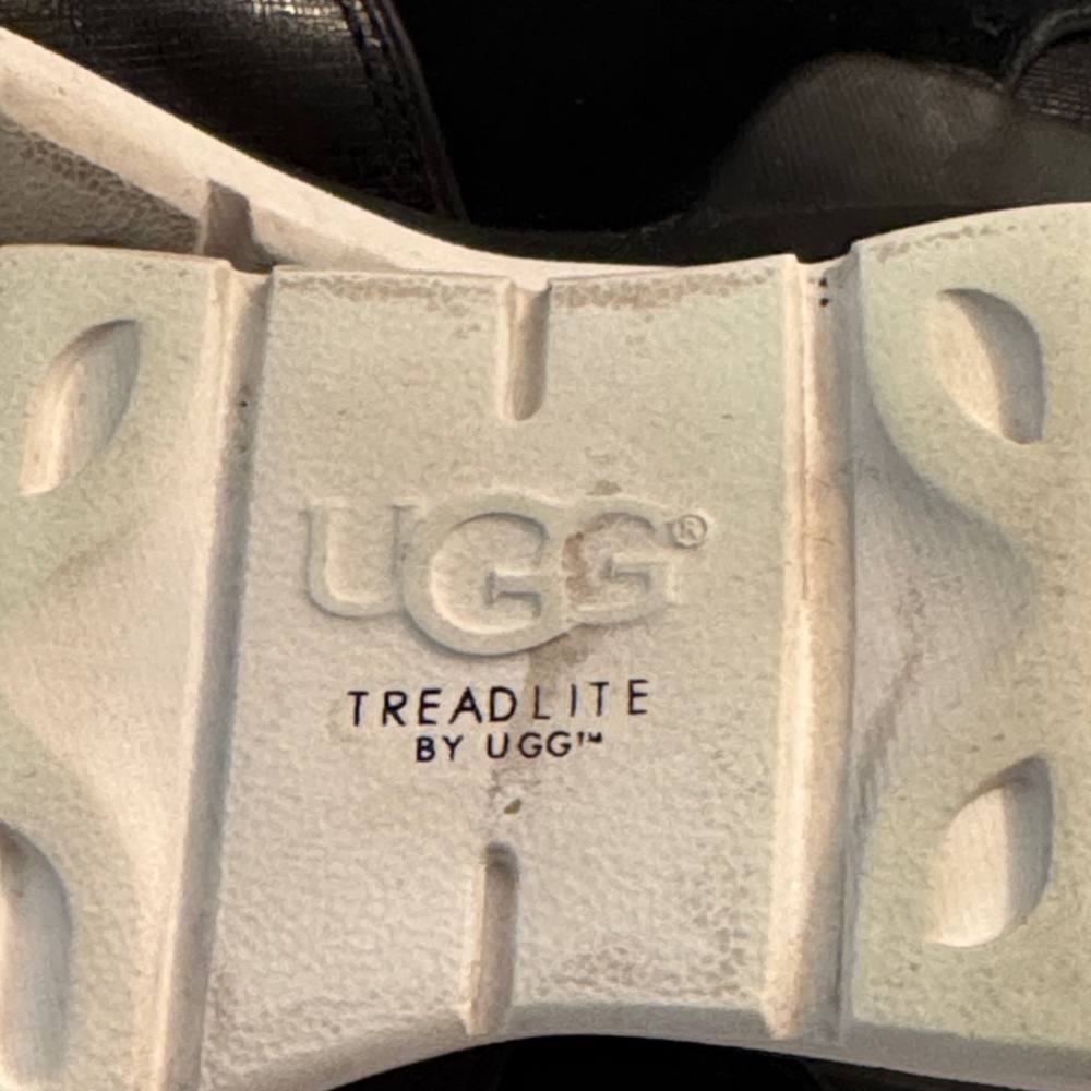 UGG Deaven Ladies Black and Shearling Trainers Sz 5 (36) - Picture 8 of 9